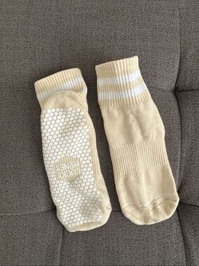 Lucky Honey The Boyfriend Grip Sock Almond